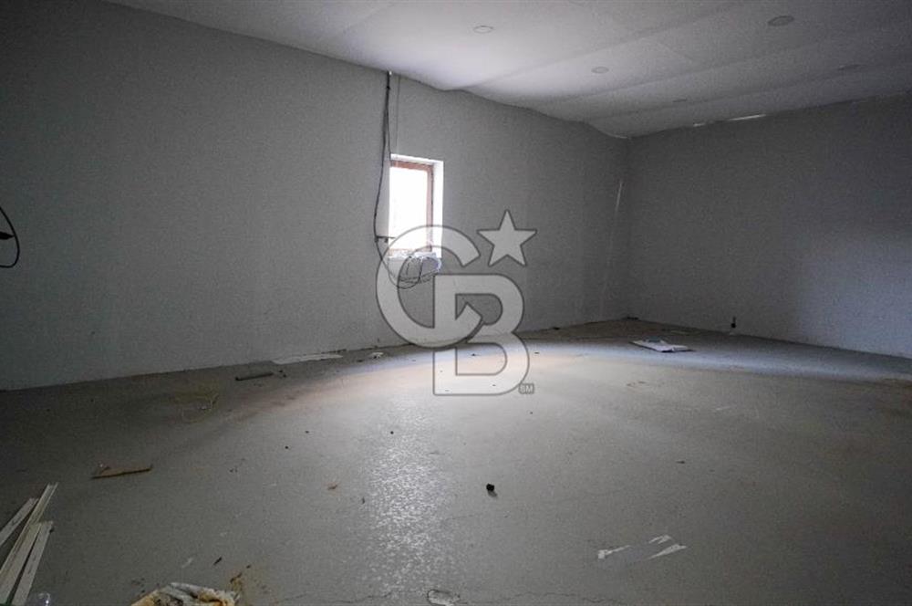 SALİHPAŞALAR'DA KURUMSAL'A KİRALIK 3300 M2 " PLAZA & SHOWROOM "