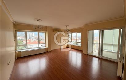 Bostanlı merkezde deniz manzaralı ferah ve aydınlık daire