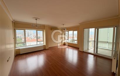 Bostanlı merkezde deniz manzaralı ferah ve aydınlık daire