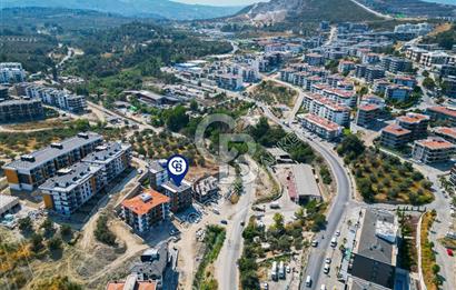 Kuşadası İkiçeşmelik'te Kiralık Köşe Konumlu Mağaza