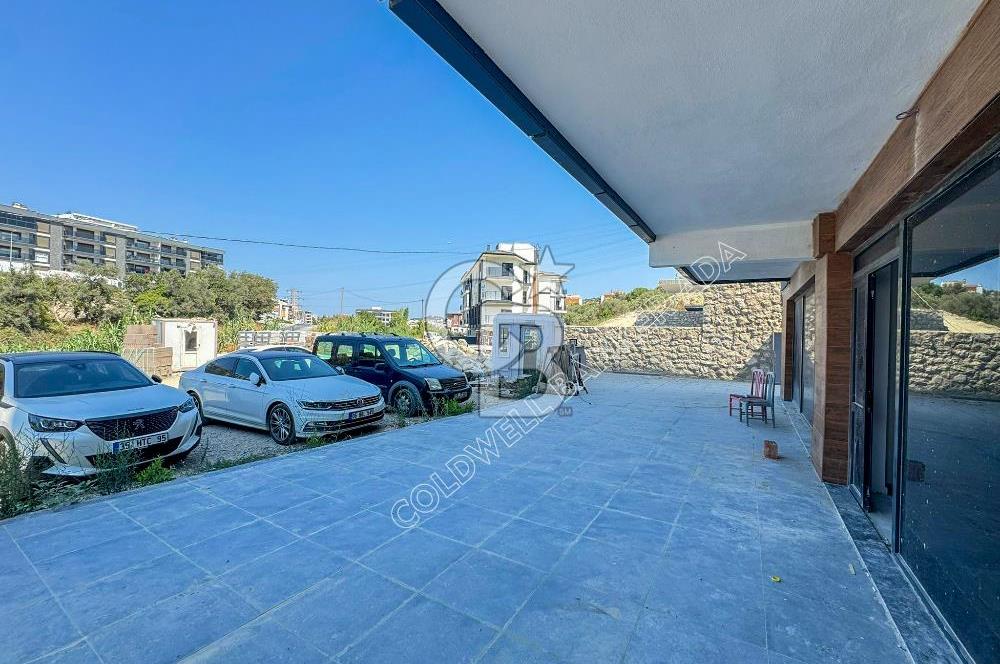 Kuşadası İkiçeşmelik'te Kiralık Köşe Konumlu Mağaza