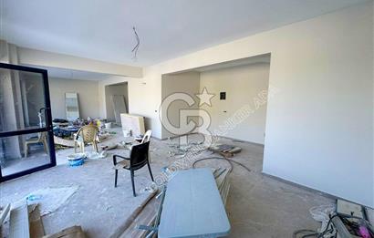 Kuşadası İkiçeşmelik'te Kiralık Köşe Konumlu Mağaza