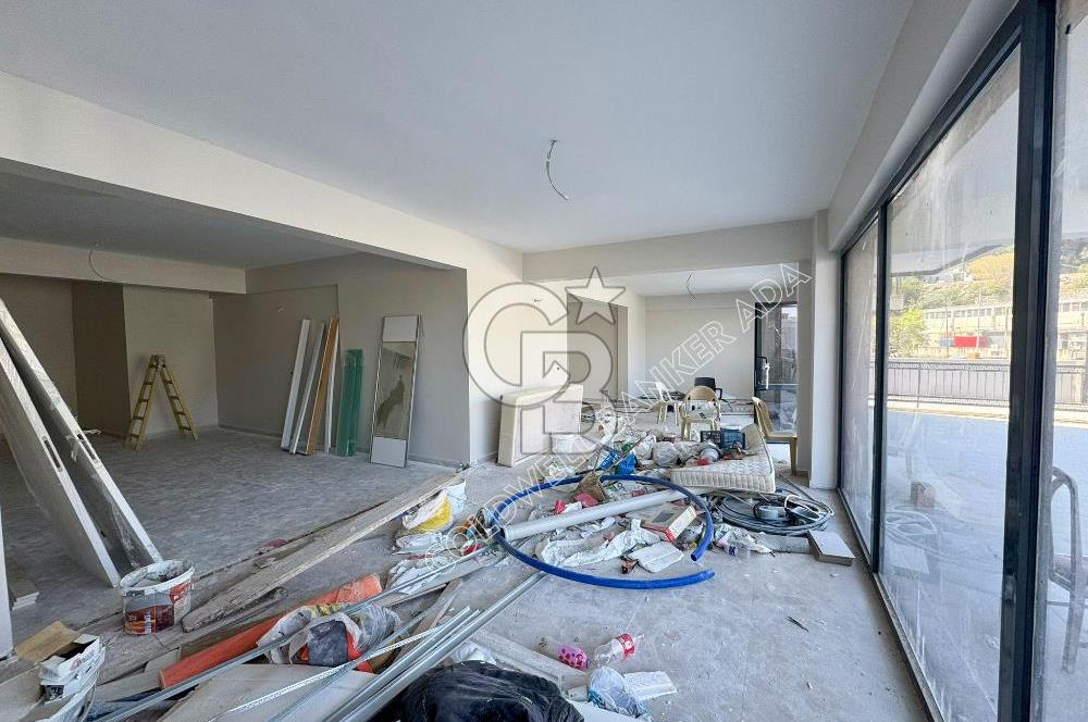 Kuşadası İkiçeşmelik'te Kiralık Köşe Konumlu Mağaza