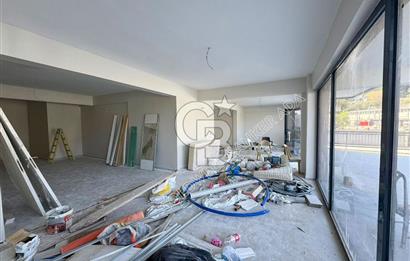 Kuşadası İkiçeşmelik'te Kiralık Köşe Konumlu Mağaza