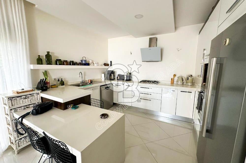 Kuşadası’nda Eşsiz Yaşam Fırsatı Deniz Manzaralı 4+1  Bahçe Dubleksi 