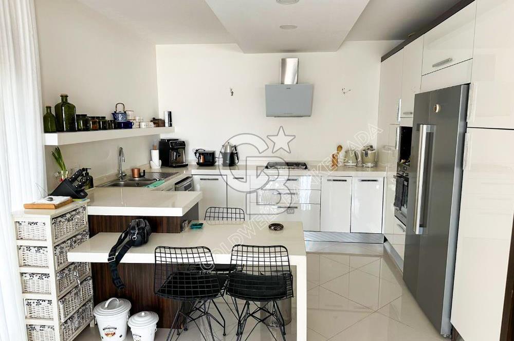 Kuşadası’nda Eşsiz Yaşam Fırsatı Deniz Manzaralı 4+1  Bahçe Dubleksi 