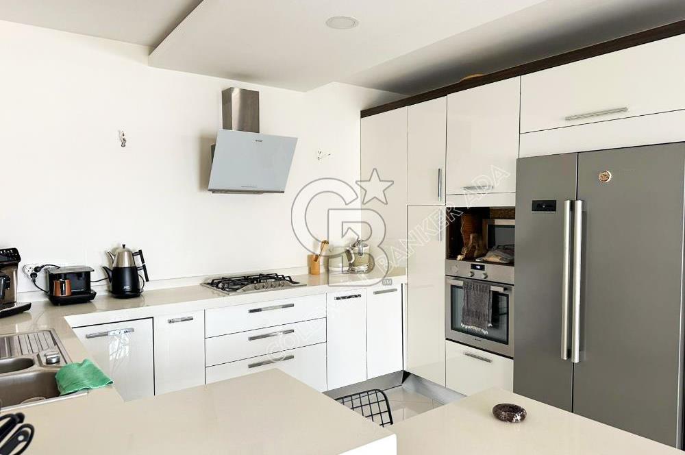 Kuşadası’nda Eşsiz Yaşam Fırsatı Deniz Manzaralı 4+1  Bahçe Dubleksi 