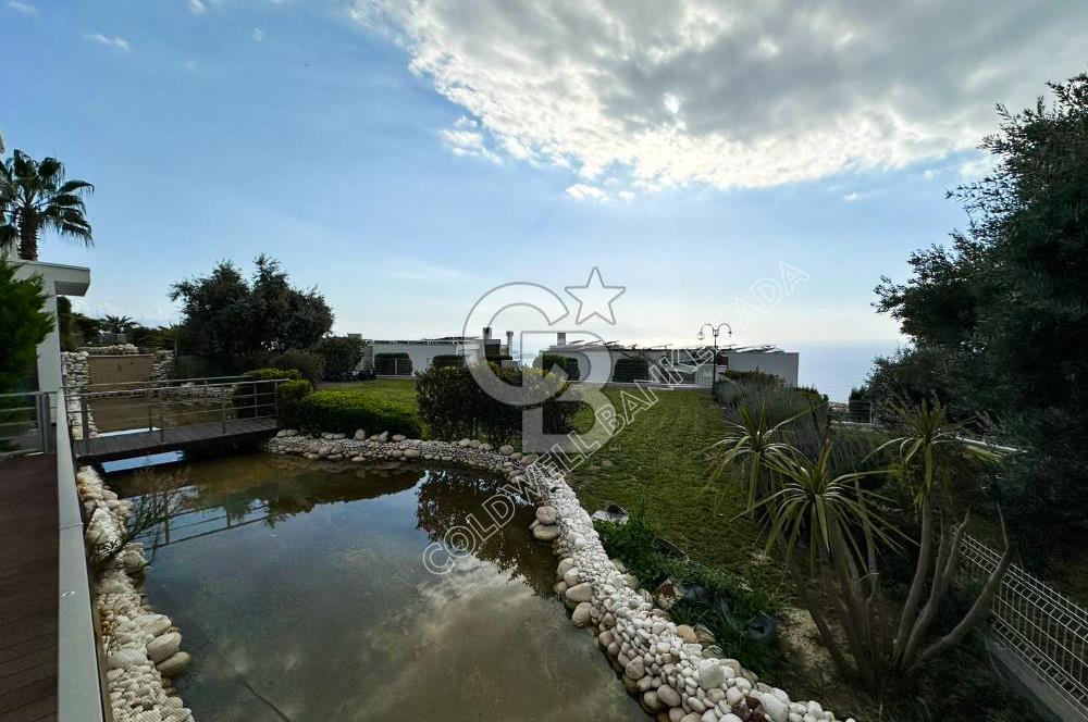 Kuşadası’nda Eşsiz Yaşam Fırsatı Deniz Manzaralı 4+1  Bahçe Dubleksi 