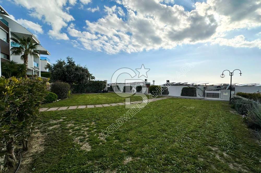 Kuşadası’nda Eşsiz Yaşam Fırsatı Deniz Manzaralı 4+1  Bahçe Dubleksi 