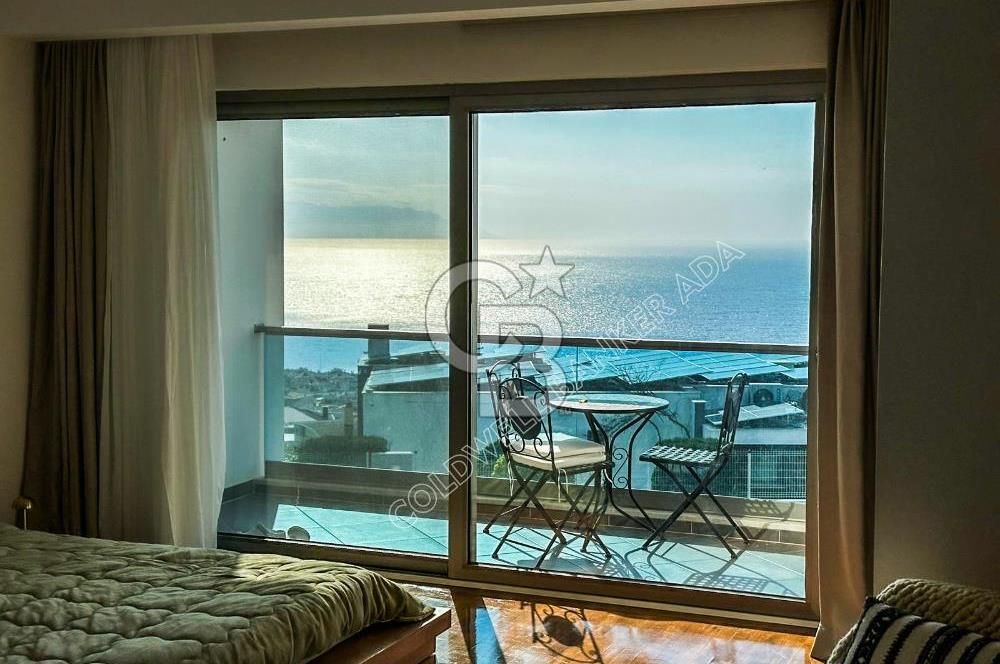 Kuşadası’nda Eşsiz Yaşam Fırsatı Deniz Manzaralı 4+1  Bahçe Dubleksi 