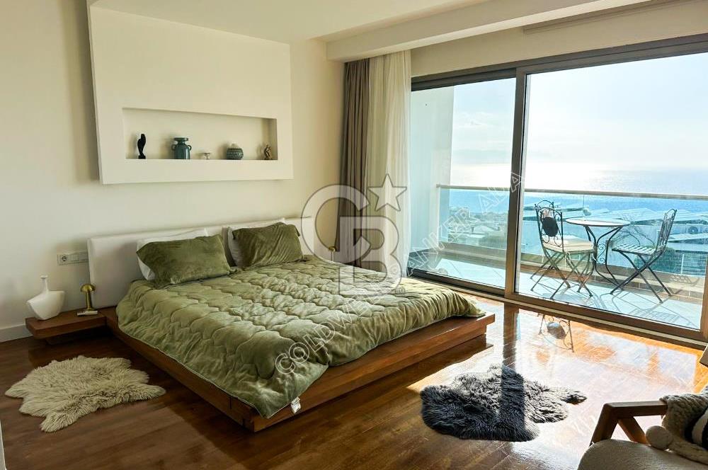 Kuşadası’nda Eşsiz Yaşam Fırsatı Deniz Manzaralı 4+1  Bahçe Dubleksi 