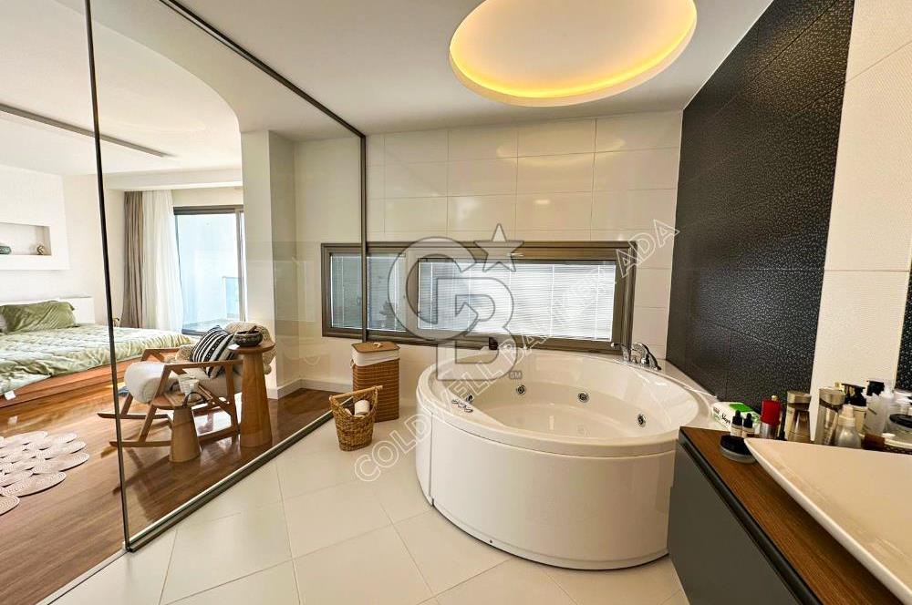 Kuşadası’nda Eşsiz Yaşam Fırsatı Deniz Manzaralı 4+1  Bahçe Dubleksi 