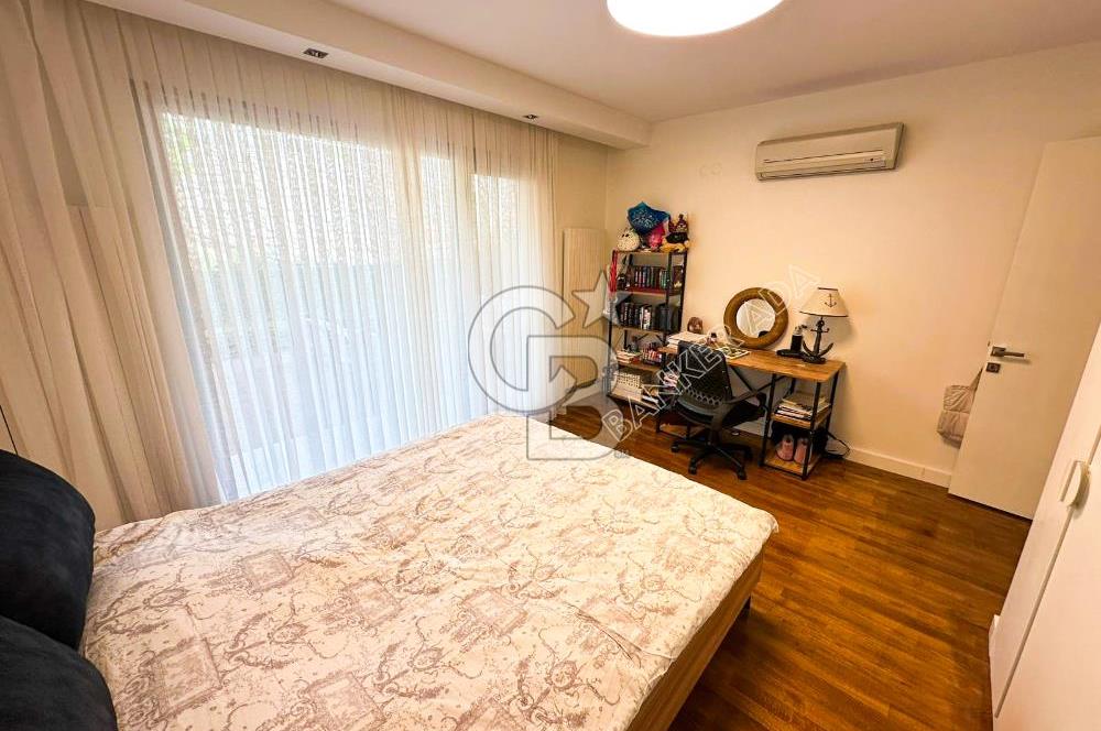 Kuşadası’nda Eşsiz Yaşam Fırsatı Deniz Manzaralı 4+1  Bahçe Dubleksi 