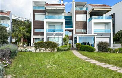 Kuşadası’nda Eşsiz Yaşam Fırsatı Deniz Manzaralı 4+1  Bahçe Dubleksi 