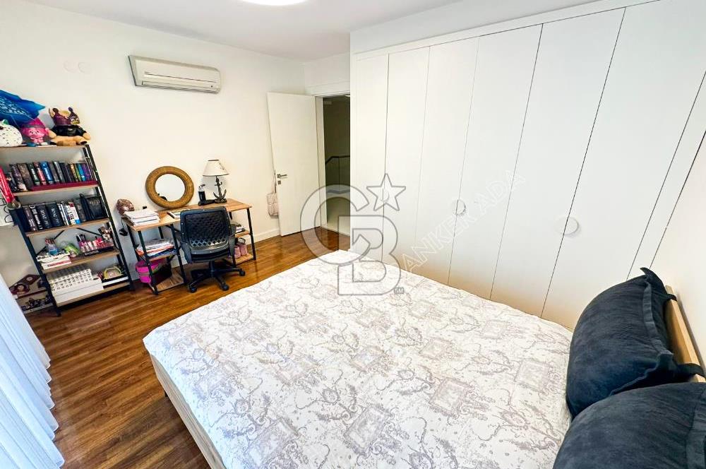 Kuşadası’nda Eşsiz Yaşam Fırsatı Deniz Manzaralı 4+1  Bahçe Dubleksi 