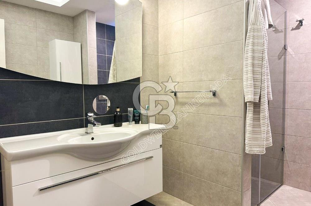 Kuşadası’nda Eşsiz Yaşam Fırsatı Deniz Manzaralı 4+1  Bahçe Dubleksi 