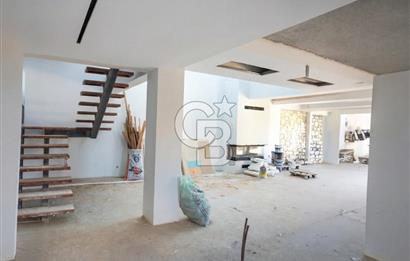 FOÇA KOZBEYLİ'DE 5+1 TRİPLEX LOFT HAVUZLU SATILIK MÜSTAKİL VİLLA