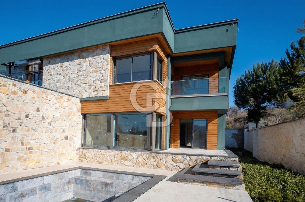 FOÇA KOZBEYLİ'DE 5+1 TRİPLEX LOFT HAVUZLU SATILIK MÜSTAKİL VİLLA