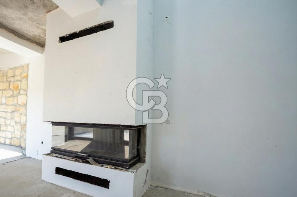 FOÇA KOZBEYLİ'DE 5+1 TRİPLEX LOFT HAVUZLU SATILIK MÜSTAKİL VİLLA