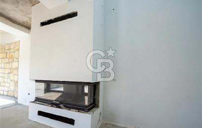 FOÇA KOZBEYLİ'DE 5+1 TRİPLEX LOFT HAVUZLU SATILIK MÜSTAKİL VİLLA