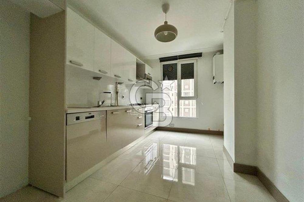 Suadiye Bağdat cad üzerinde yeni binada boş 3+1 güvenlikli daire