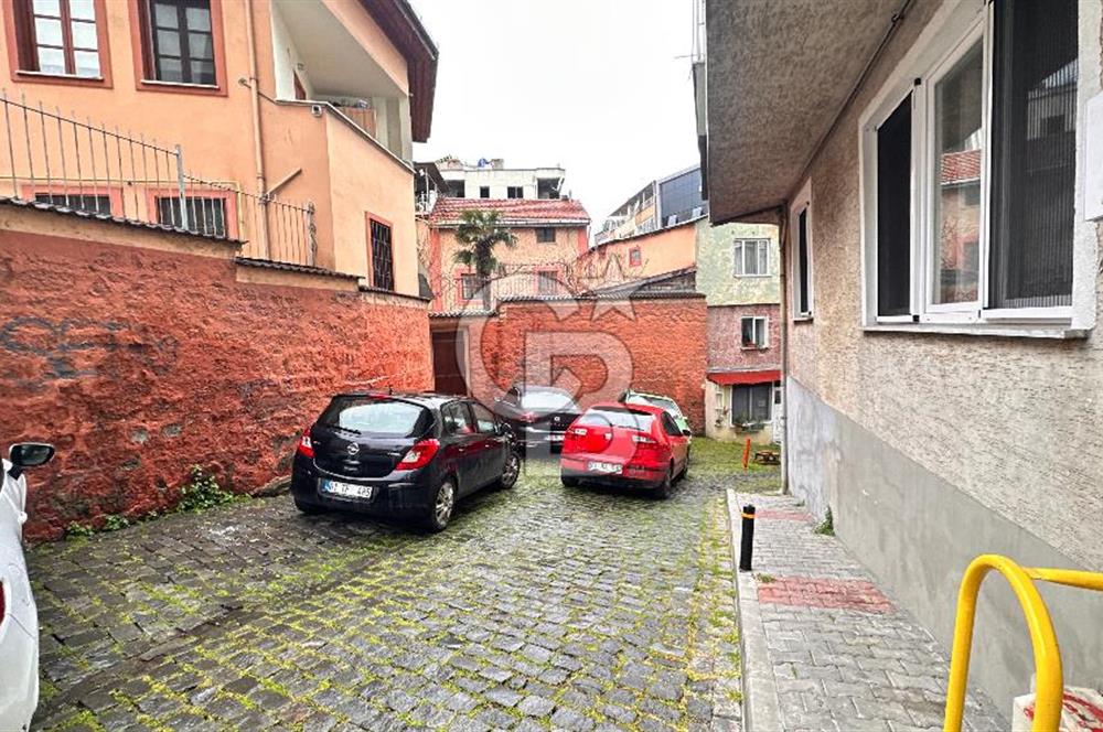 MEYDANA YÜRÜME MESAFESİNDE KİRALIK DAİRE