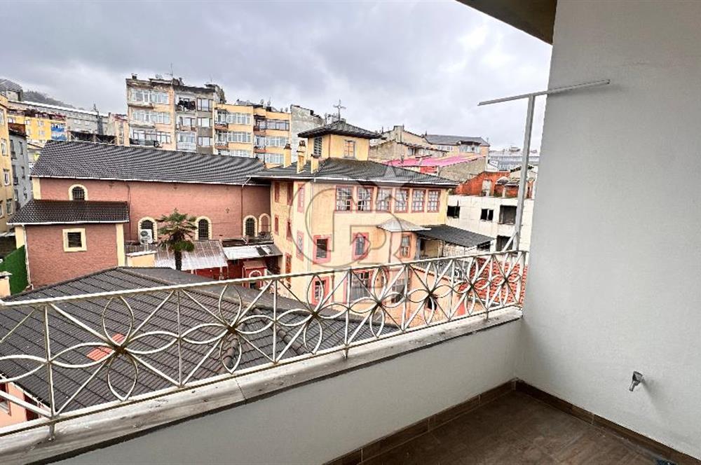 MEYDANA YÜRÜME MESAFESİNDE KİRALIK DAİRE