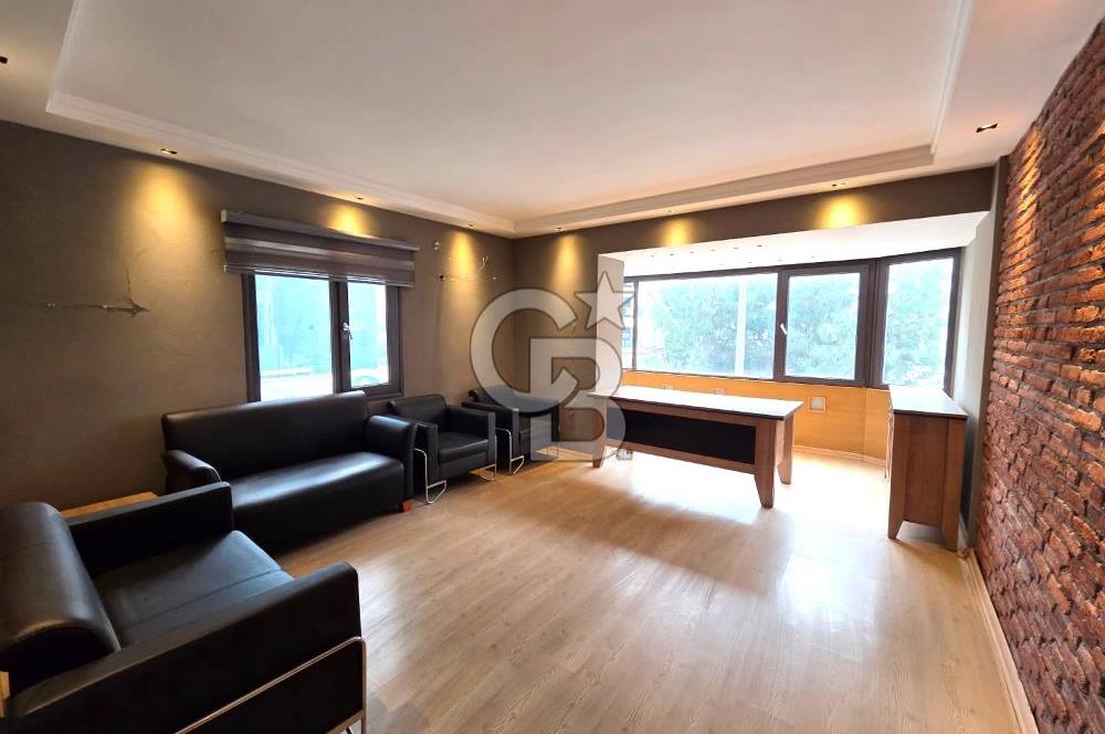 GİRNE CADDESİ ÜZERİNDE 2+1 KÖŞE SATILIK DAİRE..