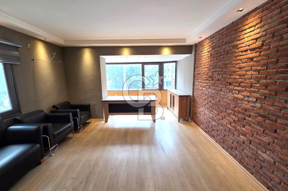 GİRNE CADDESİ ÜZERİNDE 2+1 KÖŞE SATILIK DAİRE..