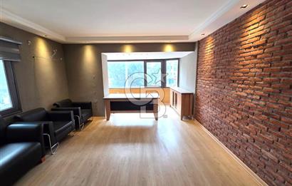 GİRNE CADDESİ ÜZERİNDE 2+1 KÖŞE SATILIK DAİRE..