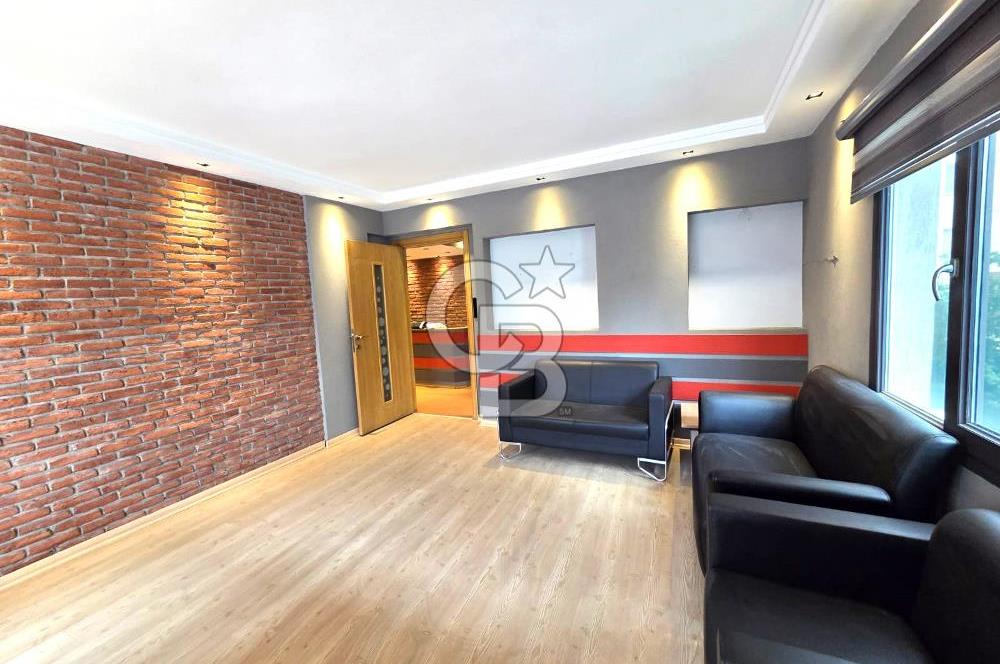 GİRNE CADDESİ ÜZERİNDE 2+1 KÖŞE SATILIK DAİRE..