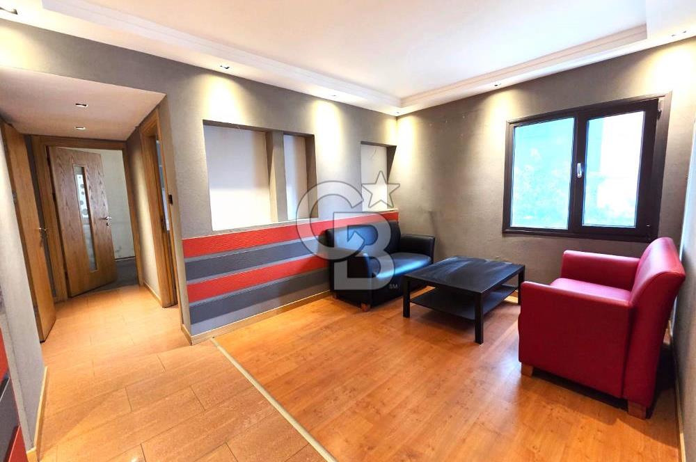 GİRNE CADDESİ ÜZERİNDE 2+1 KÖŞE SATILIK DAİRE..