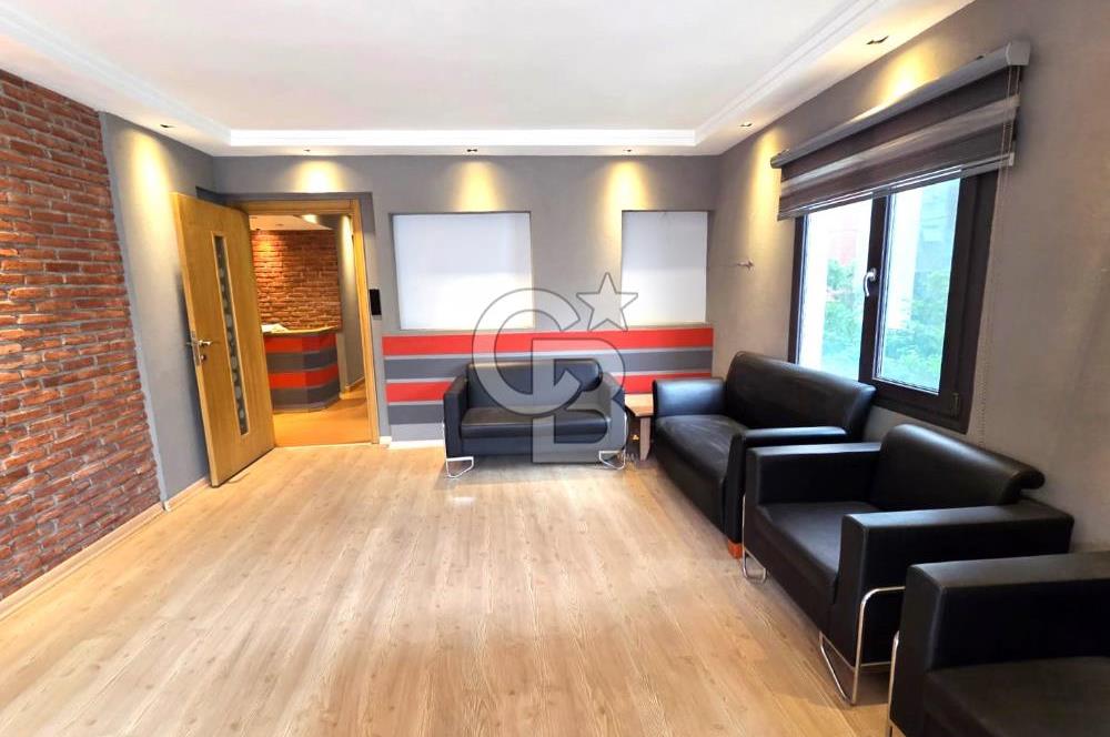 GİRNE CADDESİ ÜZERİNDE 2+1 KÖŞE SATILIK DAİRE..