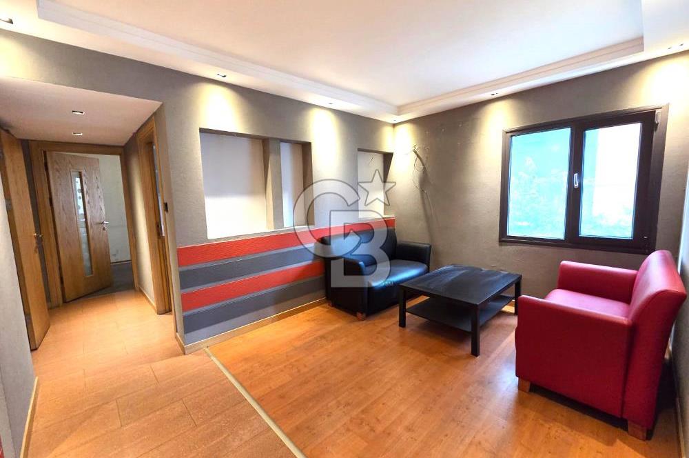 GİRNE CADDESİ ÜZERİNDE 2+1 KÖŞE SATILIK DAİRE..