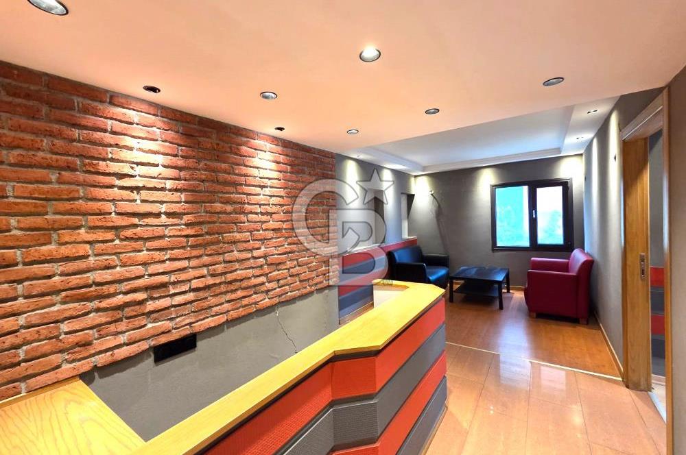 GİRNE CADDESİ ÜZERİNDE 2+1 KÖŞE SATILIK DAİRE..