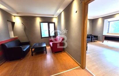 GİRNE CADDESİ ÜZERİNDE 2+1 KÖŞE SATILIK DAİRE..