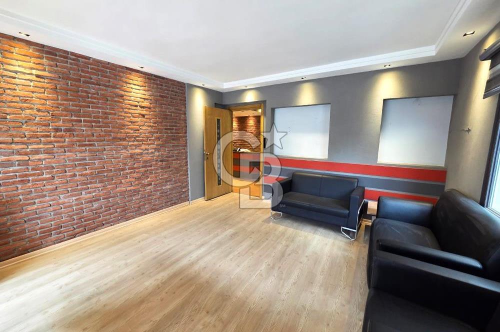 GİRNE CADDESİ ÜZERİNDE 2+1 KÖŞE SATILIK DAİRE..