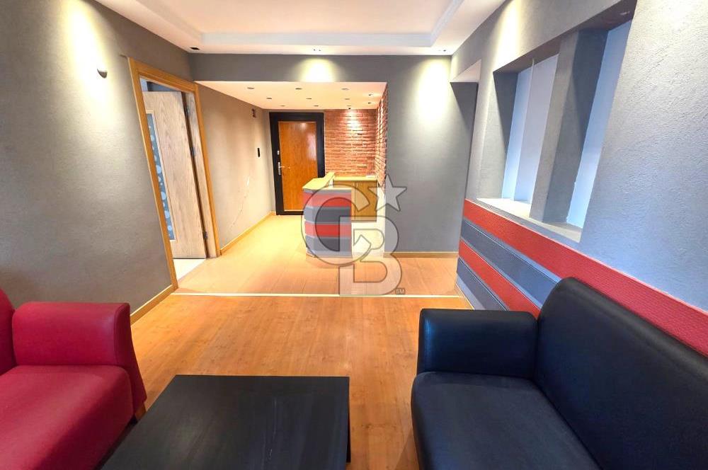 GİRNE CADDESİ ÜZERİNDE 2+1 KÖŞE SATILIK DAİRE..