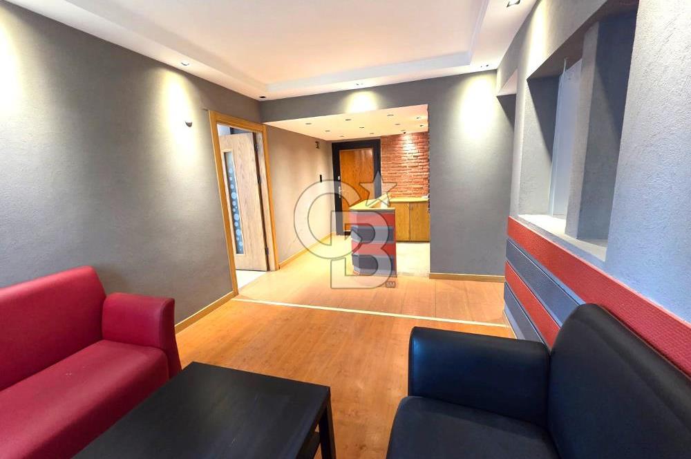 GİRNE CADDESİ ÜZERİNDE 2+1 KÖŞE SATILIK DAİRE..