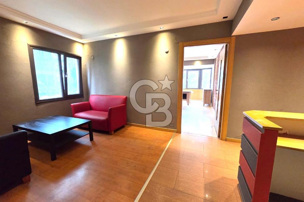 GİRNE CADDESİ ÜZERİNDE 2+1 KÖŞE SATILIK DAİRE..