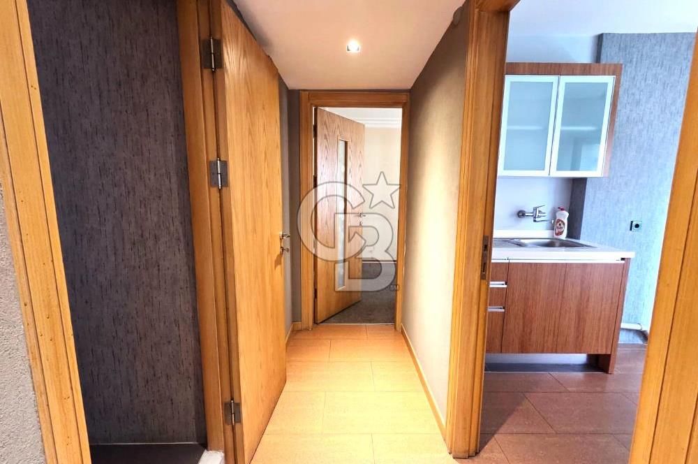 GİRNE CADDESİ ÜZERİNDE 2+1 KÖŞE SATILIK DAİRE..