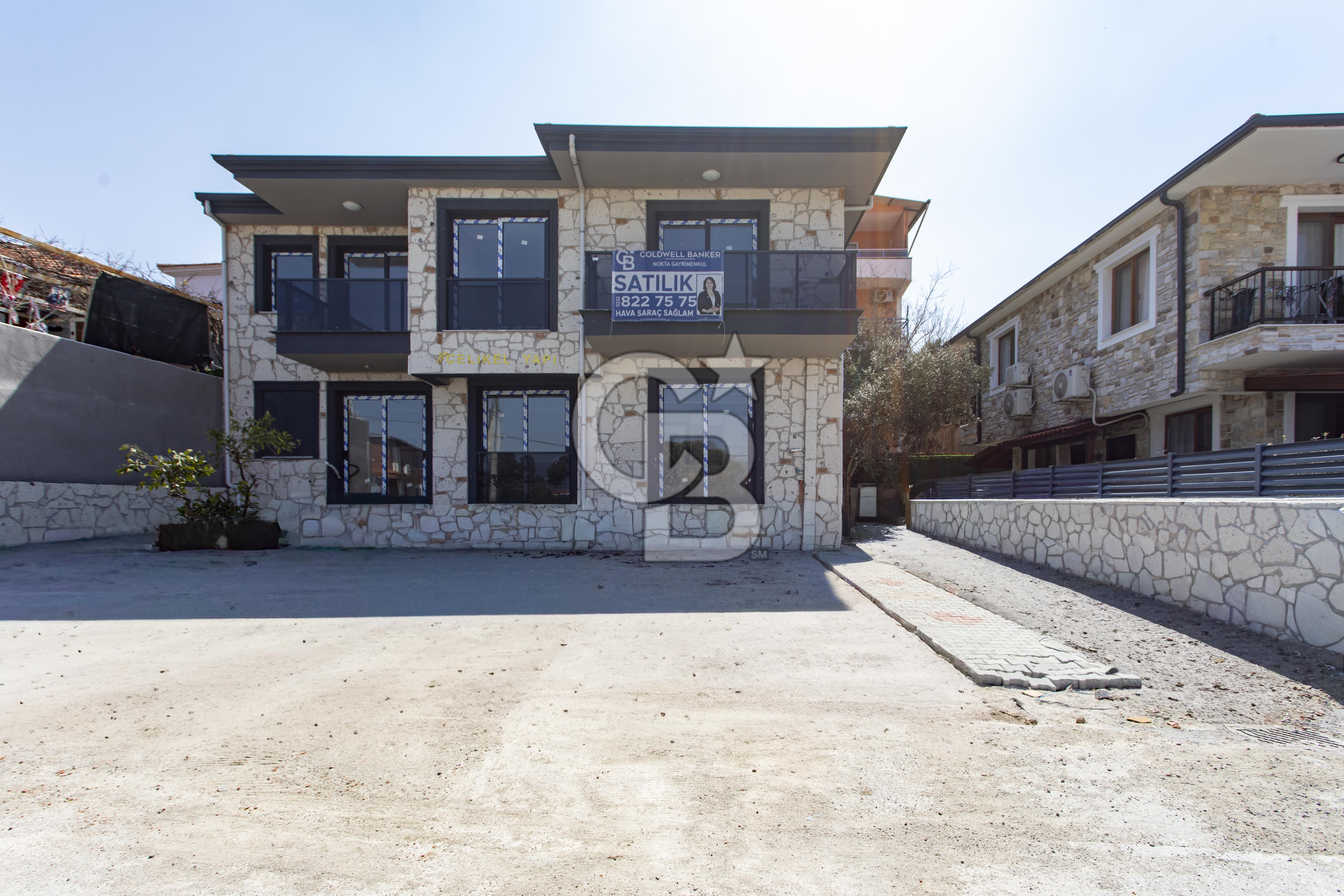 Foça Kazım Dirik Mah. Satılık Bahçe Katı 2+1 Daire