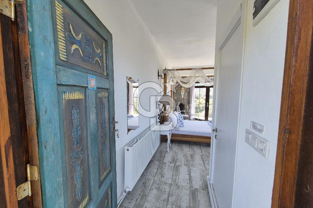 DİKİLİ'DE DENİZ MANZARALI 6 ODALI TAŞ BUTİK OTEL