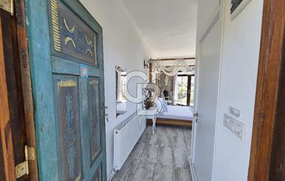 DİKİLİ'DE DENİZ MANZARALI 6 ODALI TAŞ BUTİK OTEL