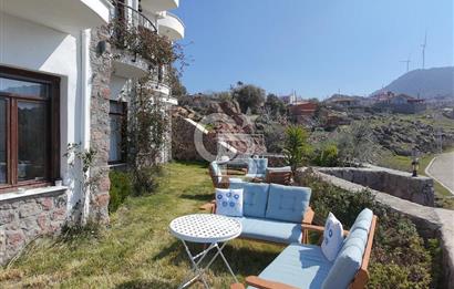 DİKİLİ'DE DENİZ MANZARALI 6 ODALI TAŞ BUTİK OTEL