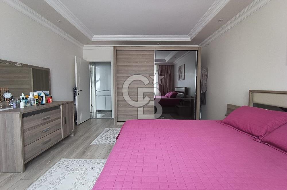 Cumhuriyet mahalllesinde 135m2 tadilatlı 2 balkonlu daire