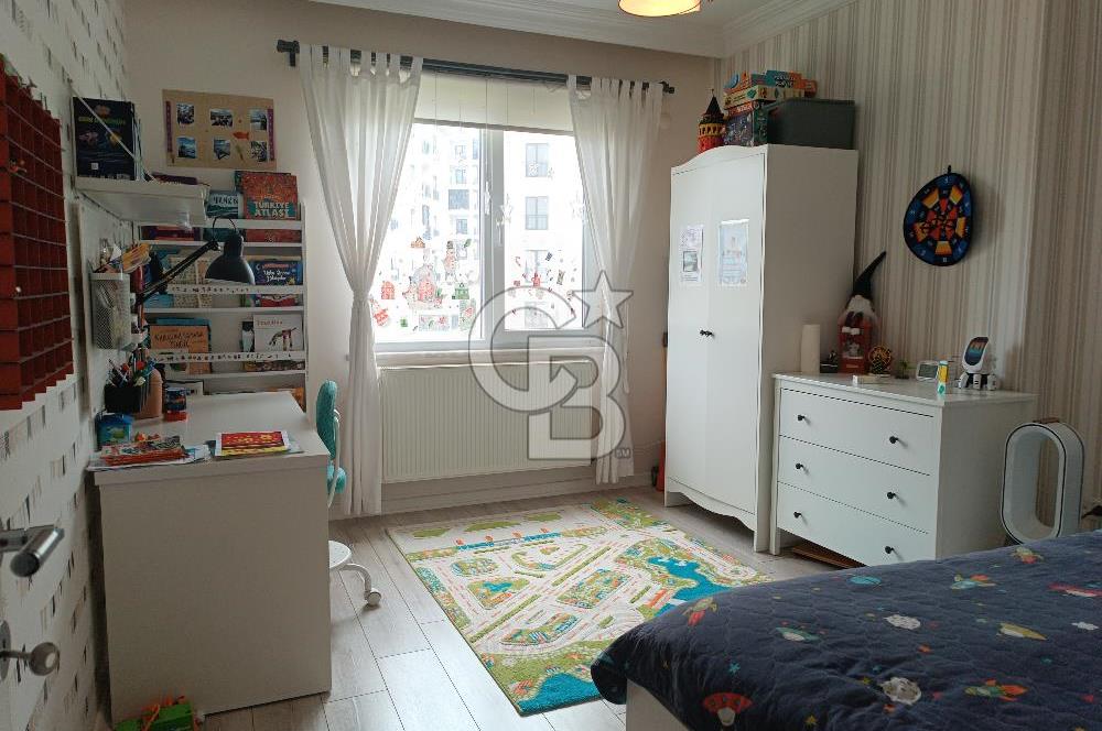 Cumhuriyet mahalllesinde 135m2 tadilatlı 2 balkonlu daire