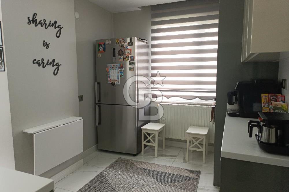 Cumhuriyet mahalllesinde 135m2 tadilatlı 2 balkonlu daire