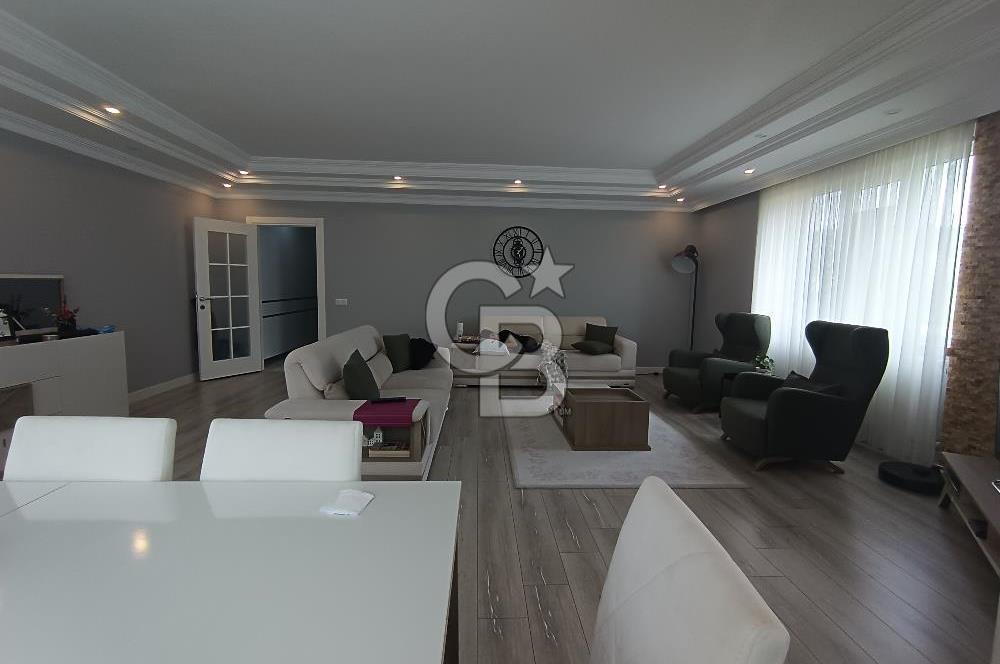 Cumhuriyet mahalllesinde 135m2 tadilatlı 2 balkonlu daire