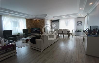 Cumhuriyet mahalllesinde 135m2 tadilatlı 2 balkonlu daire